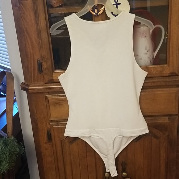 Tularosa white bodysuit - Picture 7 of 9